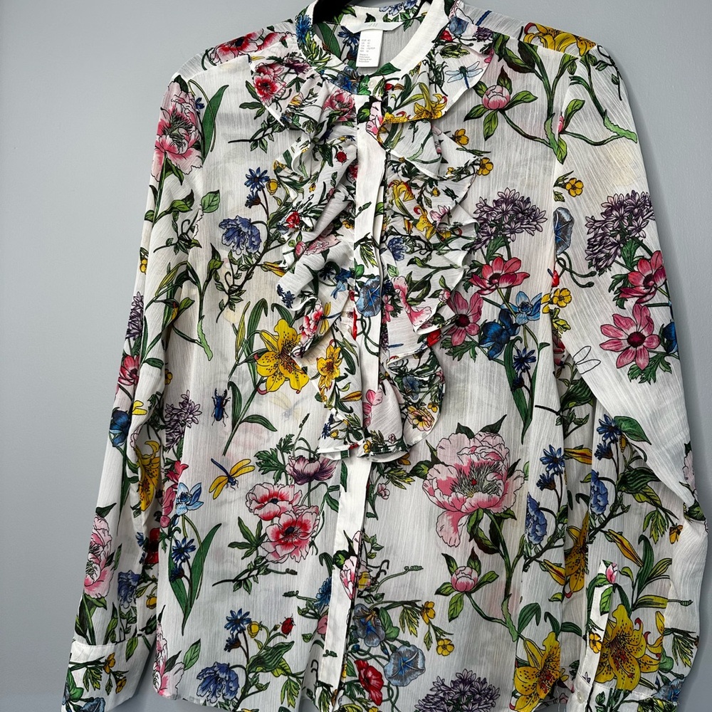 Floral Ruffle Blouse - Delicate and Unique - Picture 5 of 16